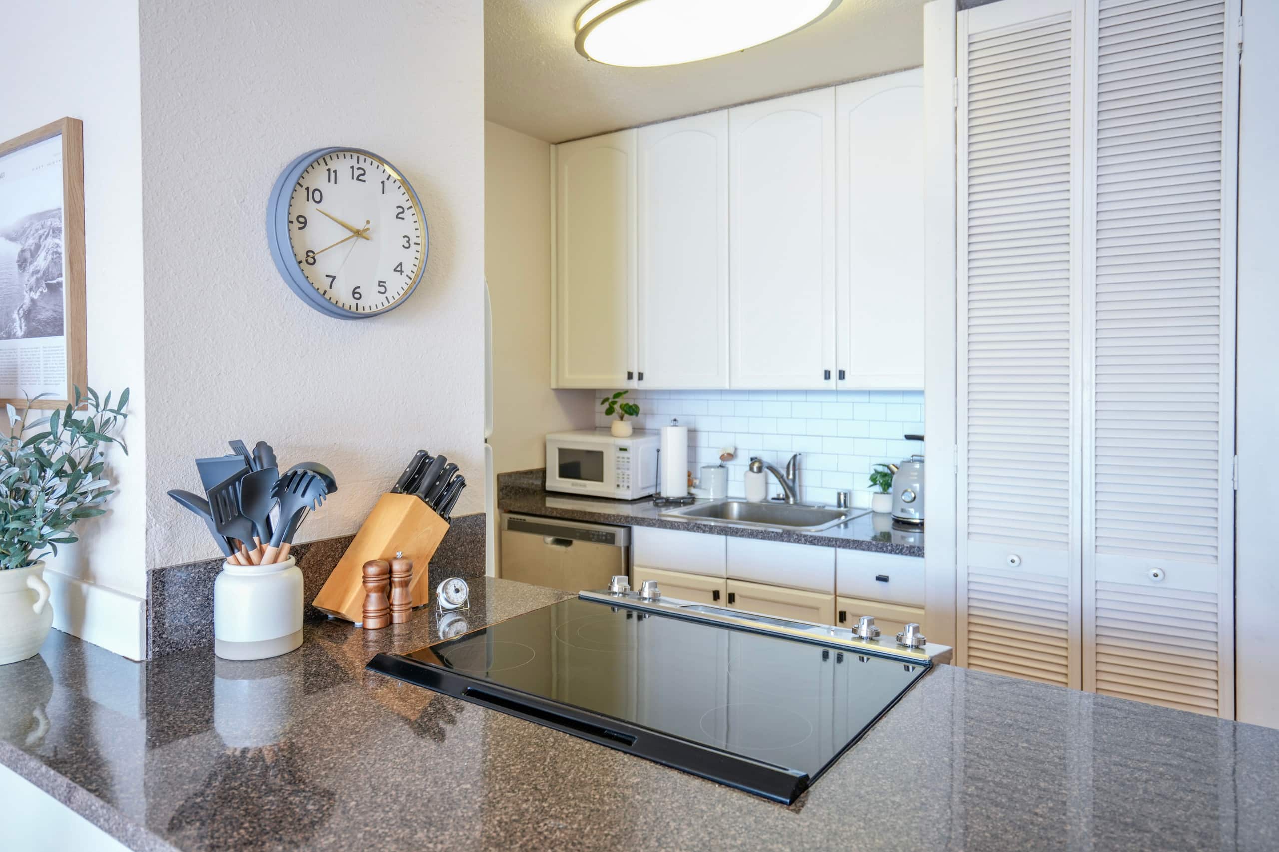 Condo in Wailuku · ★4.98 · 1 bedroom · 2 beds · 1 private bath - Image 9