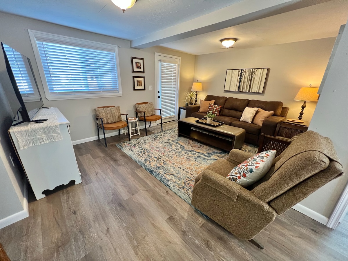 Popular Airbnb listing: Little Blue Cottage on Main in West Tennessee Rural