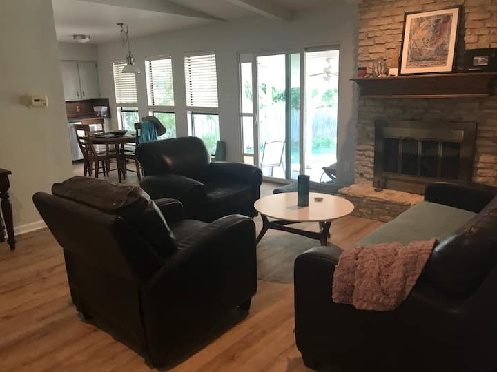 Dog Friendly North Austin Home - Austin, TX