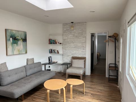 Spacious bungalow near the beach & LAX