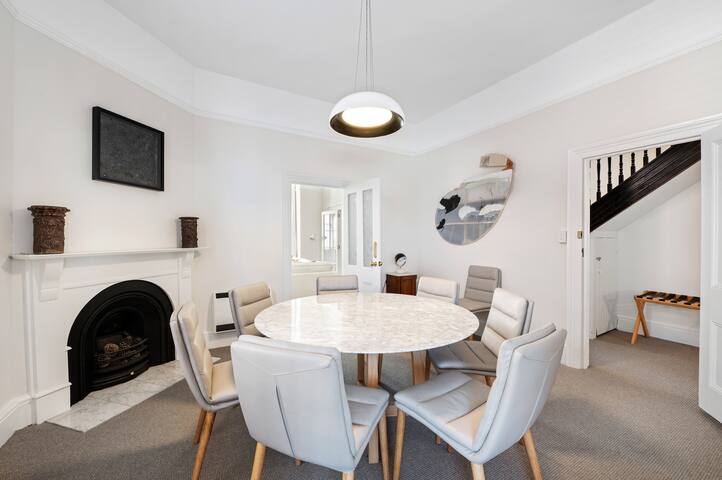Charming townhouse in heart of Hobart CBD gallery image 5