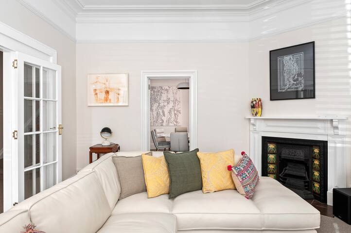 Charming townhouse in heart of Hobart CBD gallery image 4