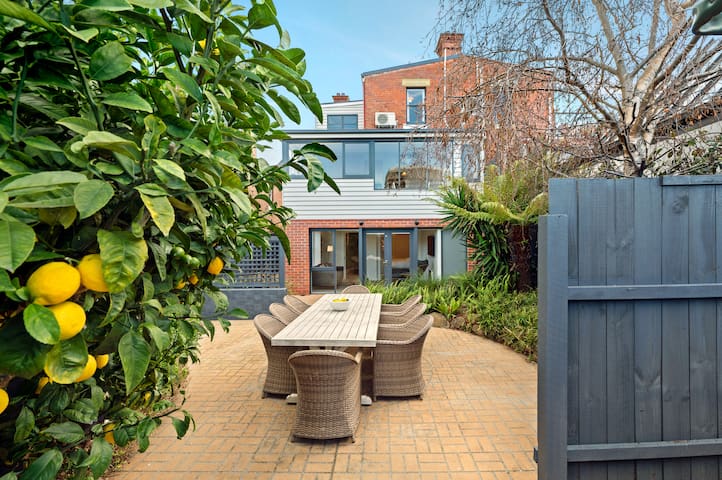 Charming townhouse in heart of Hobart CBD