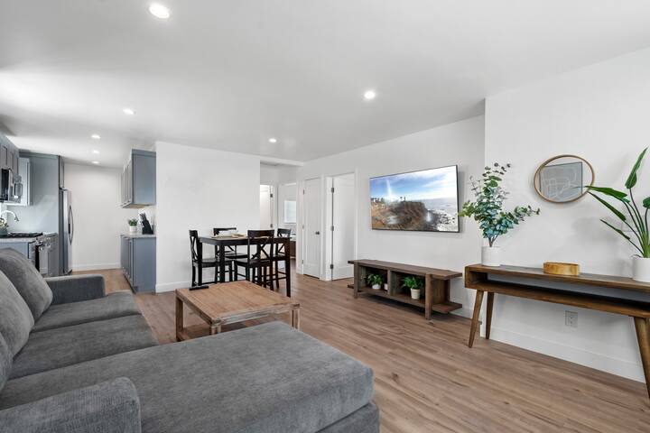 Two Homes on One Lot-Sleeps 12, Perfect for Groups gallery image 3