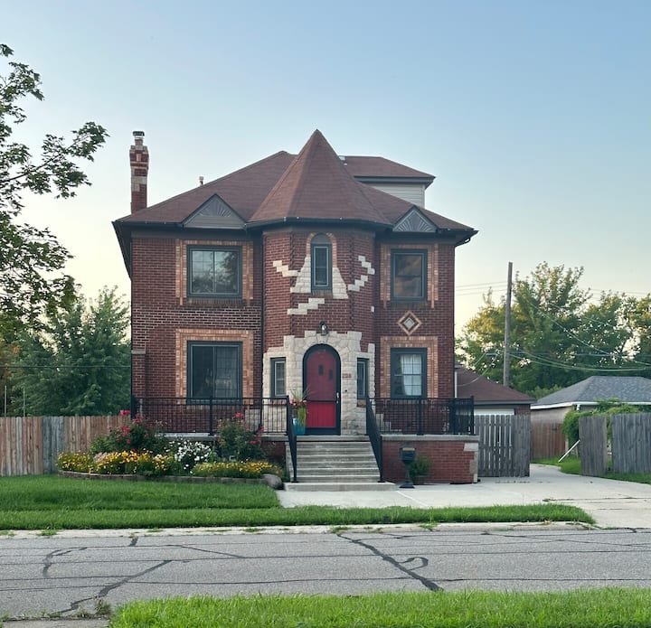 Historic ‘Mafia’ House - Gibraltar, MI