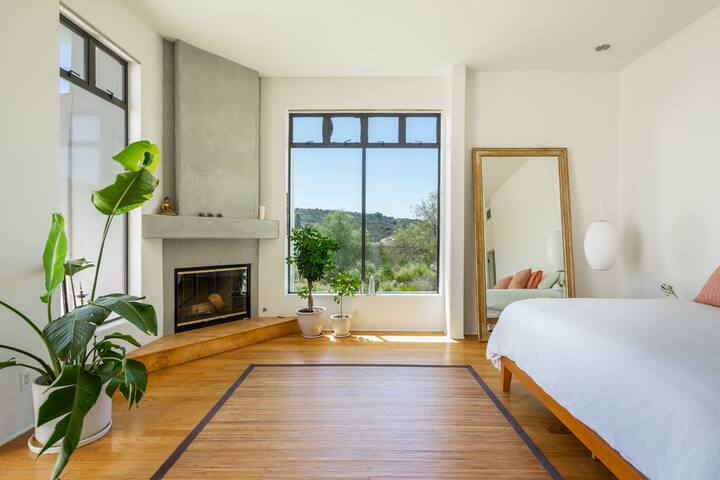 Serene Topanga Mountain Retreat gallery image 4