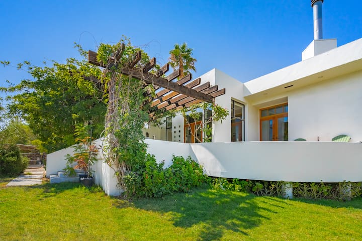 Serene Topanga Mountain Retreat