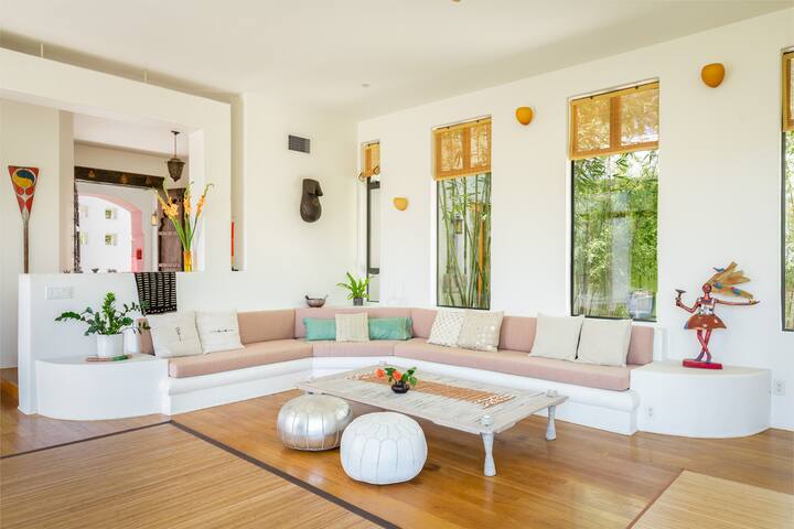 Serene Topanga Mountain Retreat gallery image 3