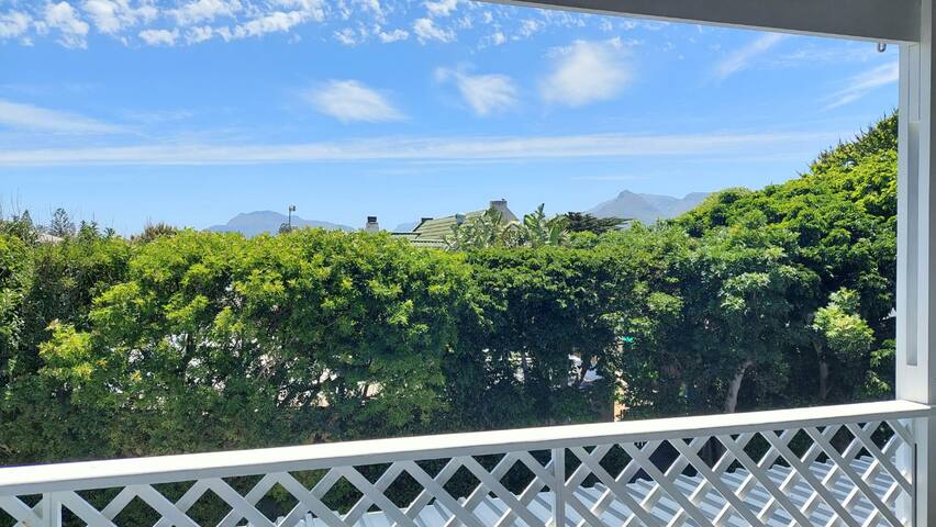 High Tide gallery image 4