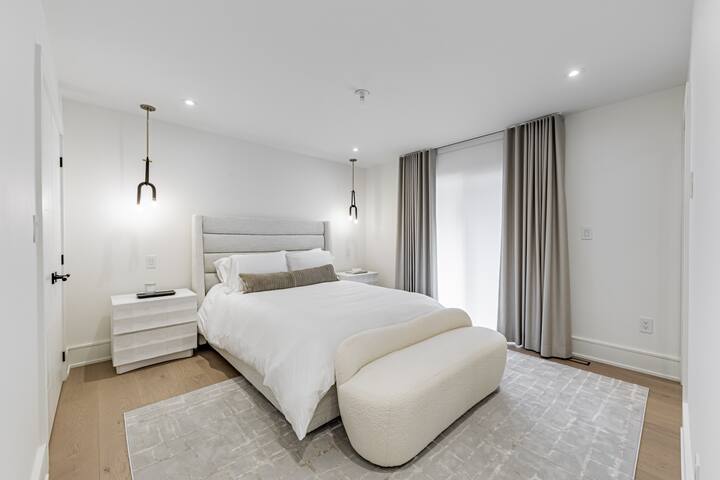 Design & Comfort-Stunning Modern 3 BD/4 Bath home gallery image 4