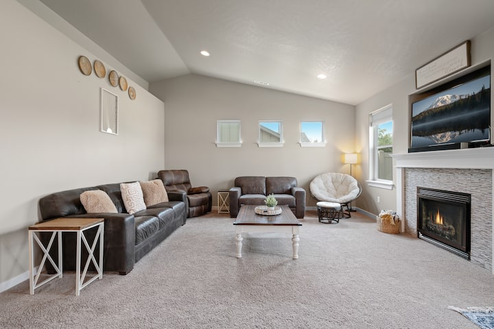 Beautiful Updated Home In A Quiet Neighborhood. - Yakima, WA