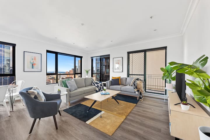 Gorgeous CBD Gem. Amazing View! gallery image 2