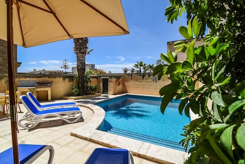 Dar tas-Soru, Villa with private pool in Gozo