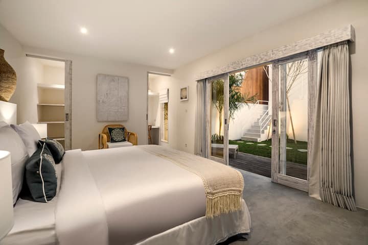Where the day's chaos unravels, and the night's serenity begins. Welcome to the sleep haven!