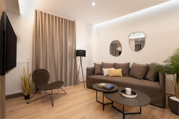 The Edge Elegant Apartment W/gym - Athens