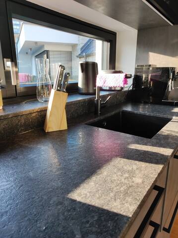 Penthouse Blick UNO und Kaiserw. gallery image 3