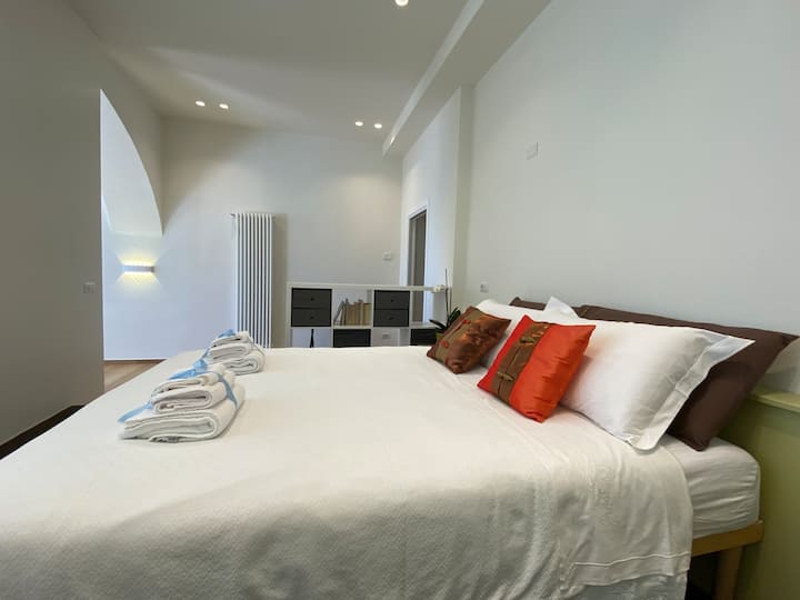 საძინებლის ორადგილიანი საწოლი