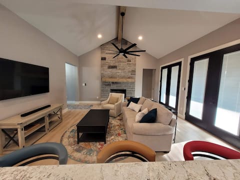 Successful Airbnb property: Horizon Hilltop Lakehouse in Horseshoe Bay