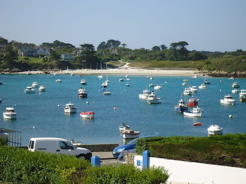 Popular Airbnb listing: Portsall Harbour Apartment in Ploudalmézeau