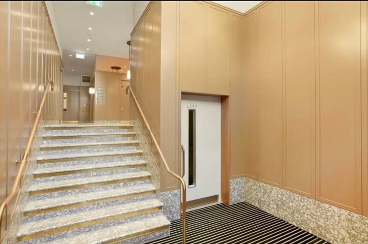 Luxury 2 Bed Soho/Piccadilly/Oxford ST/ Carnaby ST gallery image 5