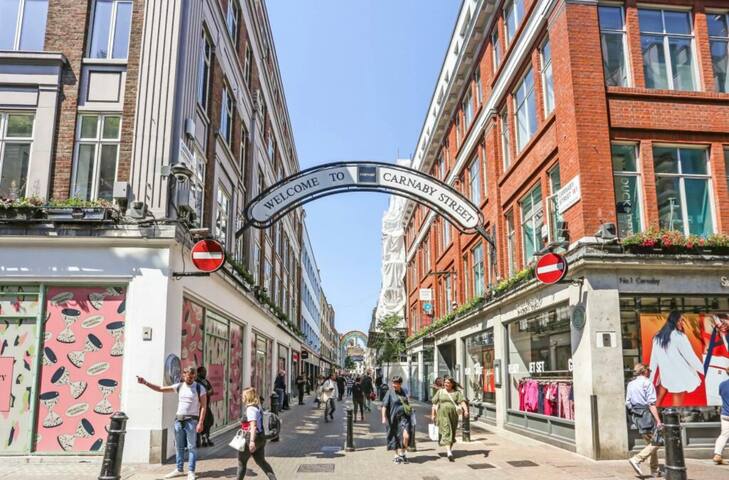 Luxury 2 Bed Soho/Piccadilly/Oxford ST/ Carnaby ST gallery image 2