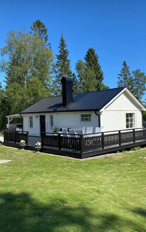 Cozy house by the sea on lovely Alnö