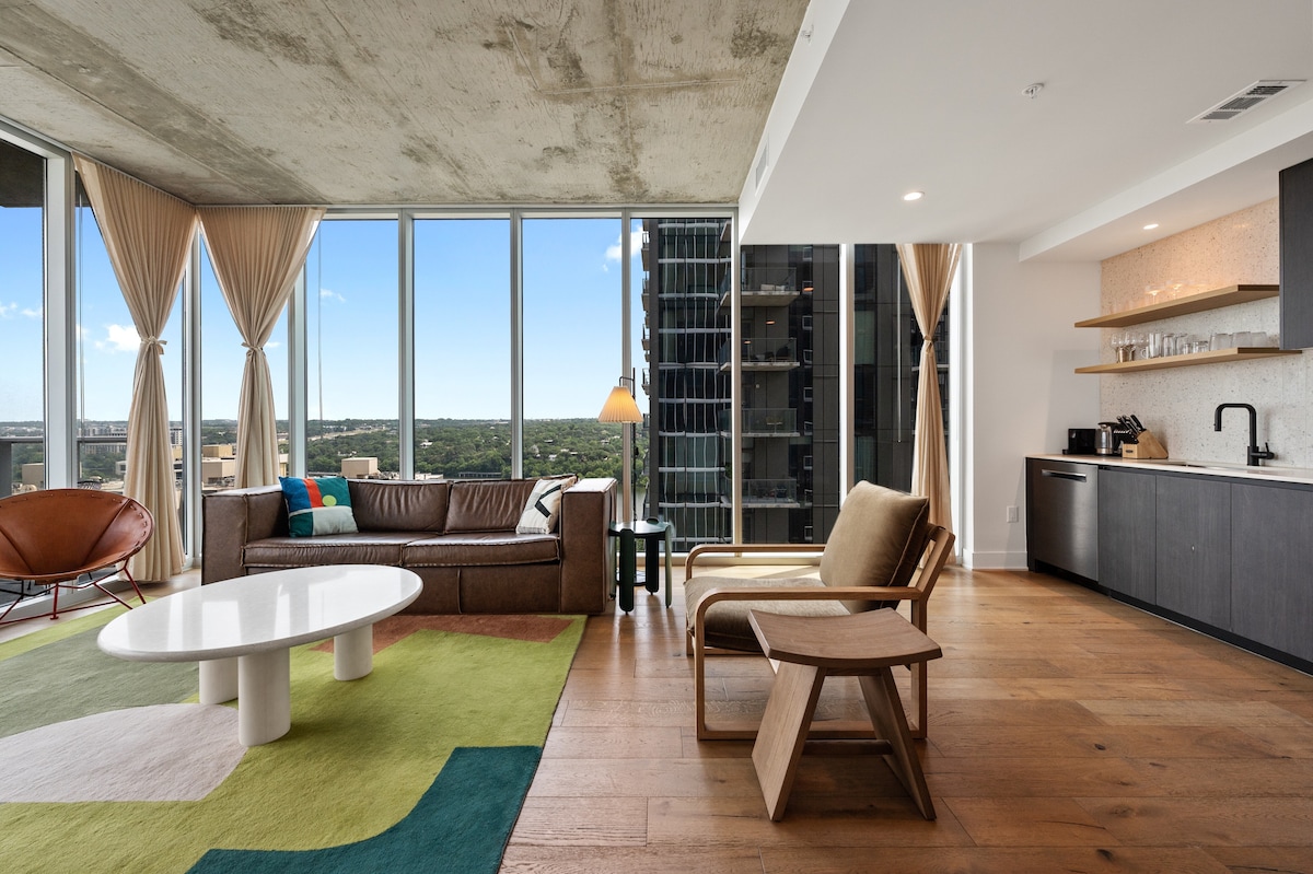 Cozy Corner Condo | On Rainey Street + Lake View!