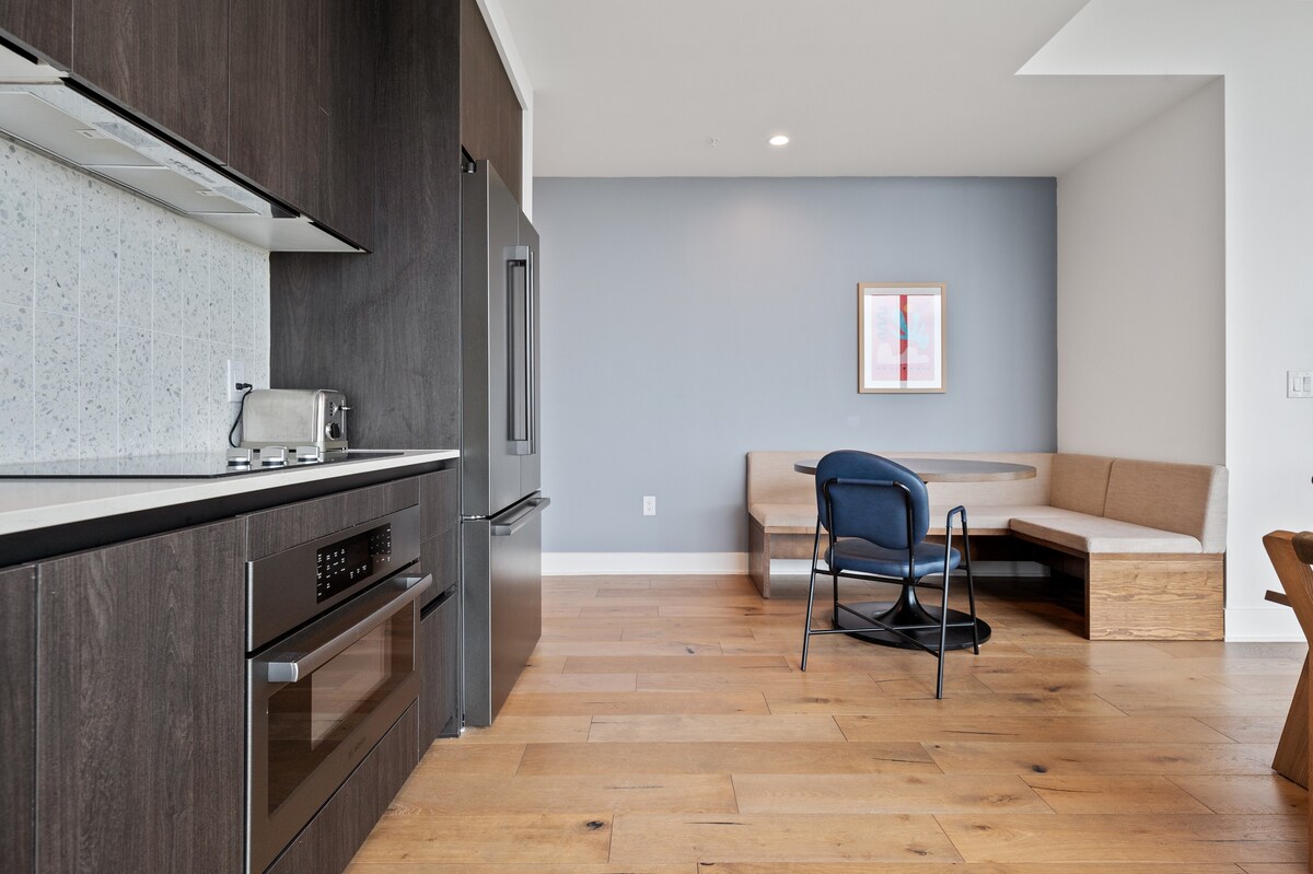 Cozy Corner Condo | On Rainey Street + Lake View!