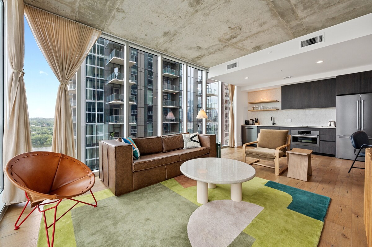Cozy Corner Condo | On Rainey Street + Lake View!