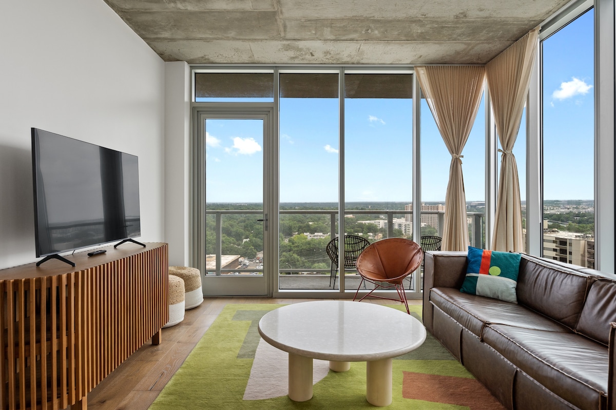 Cozy Corner Condo | On Rainey Street + Lake View!