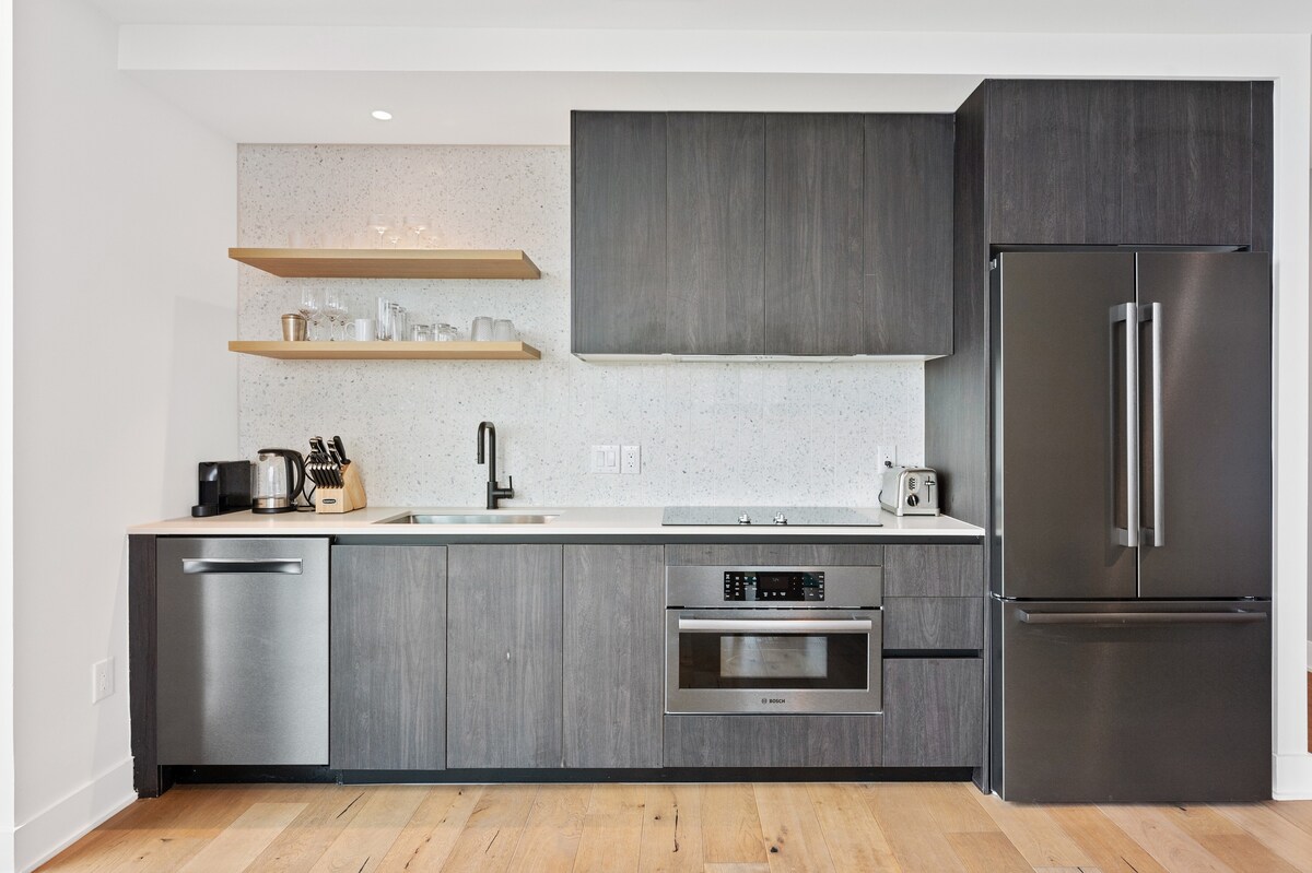 Cozy Corner Condo | On Rainey Street + Lake View!