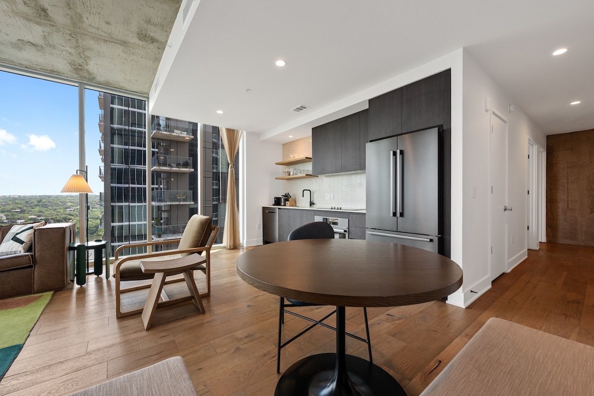 Cozy Corner Condo | On Rainey Street + Lake View!