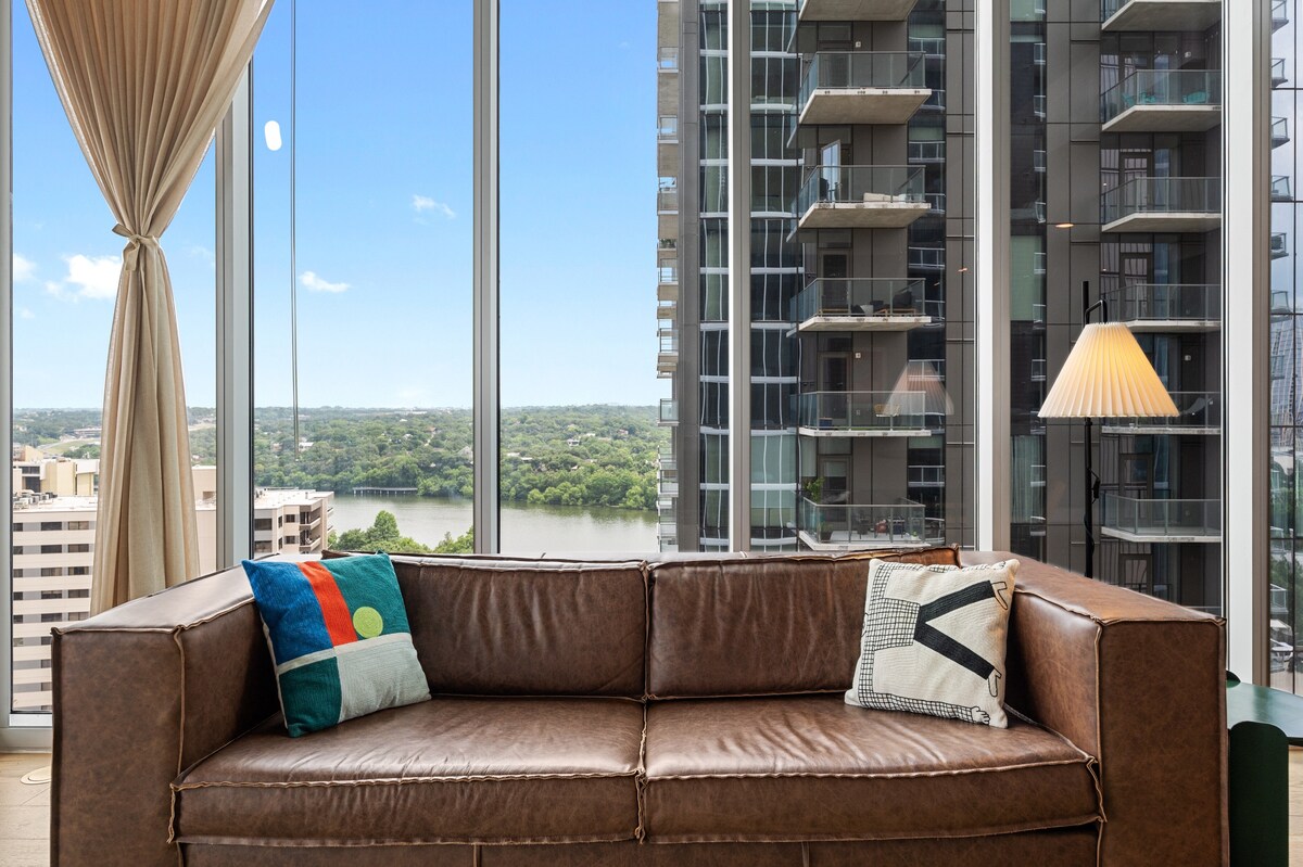 Cozy Corner Condo | On Rainey Street + Lake View!