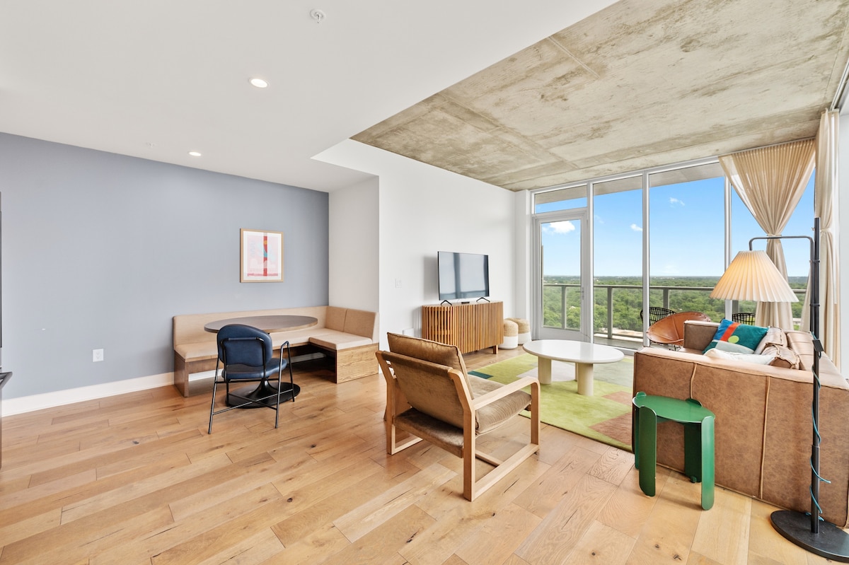 Cozy Corner Condo | On Rainey Street + Lake View!