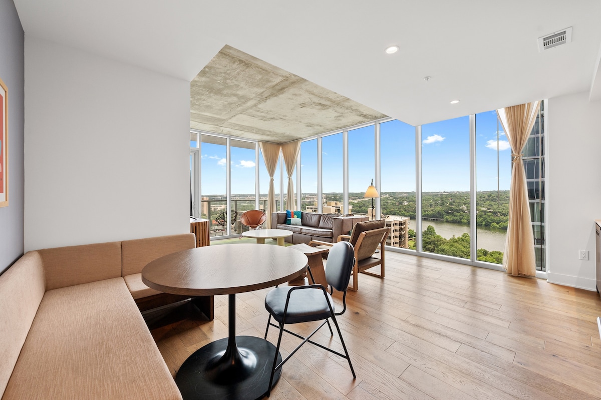 Cozy Corner Condo | On Rainey Street + Lake View!
