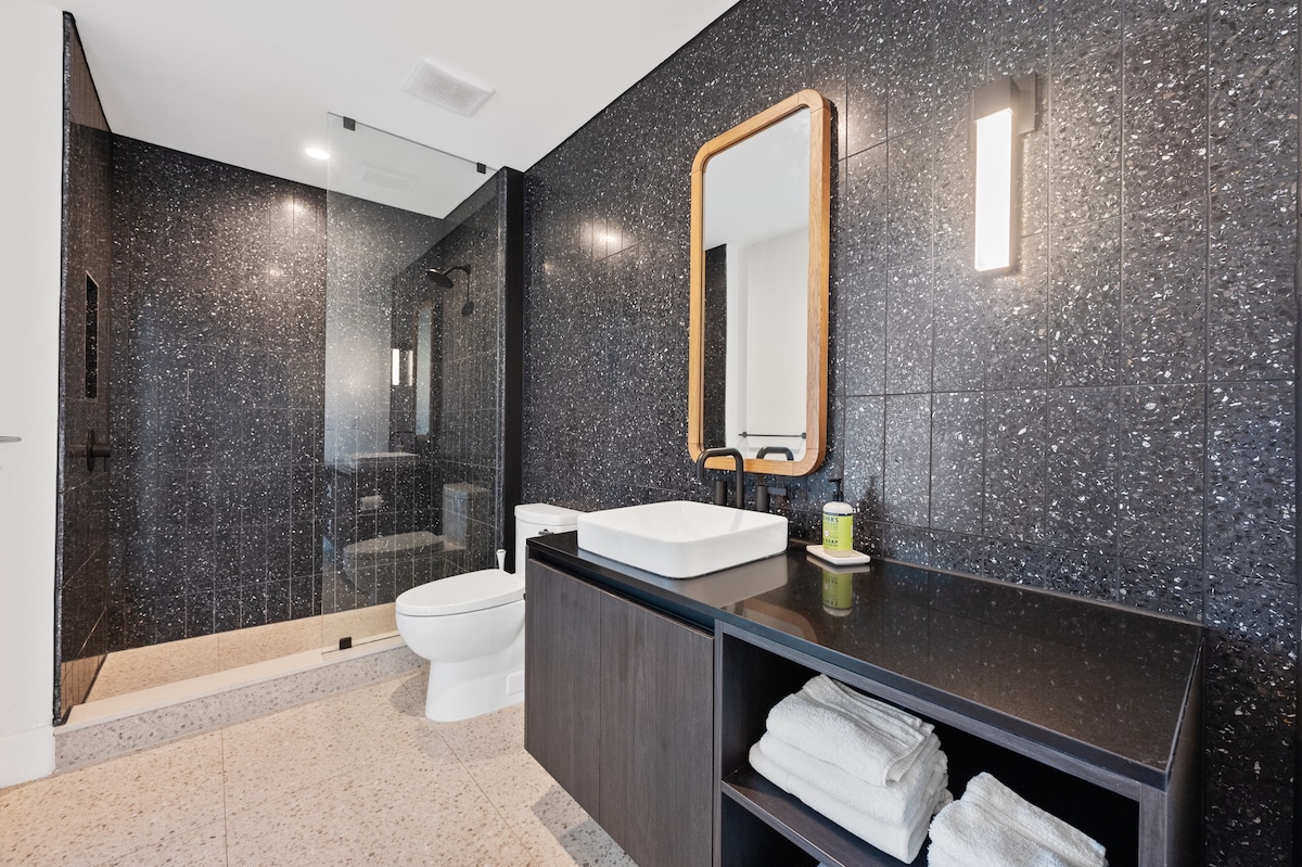 Cozy Corner Condo | On Rainey Street + Lake View!
