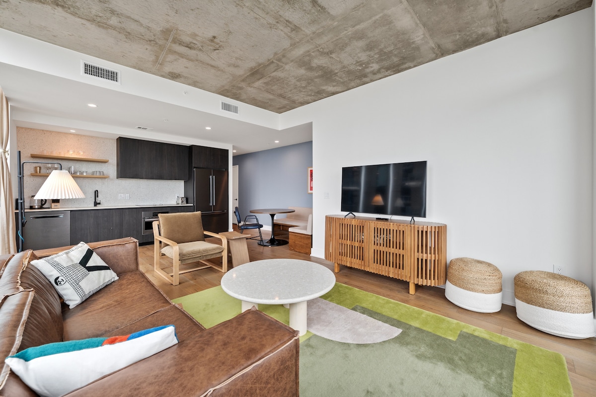 Cozy Corner Condo | On Rainey Street + Lake View!
