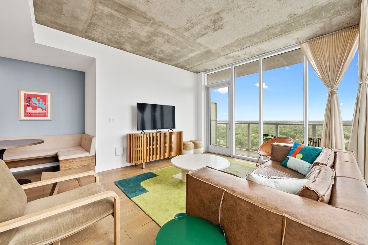 Cozy Corner Condo | On Rainey Street + Lake View!