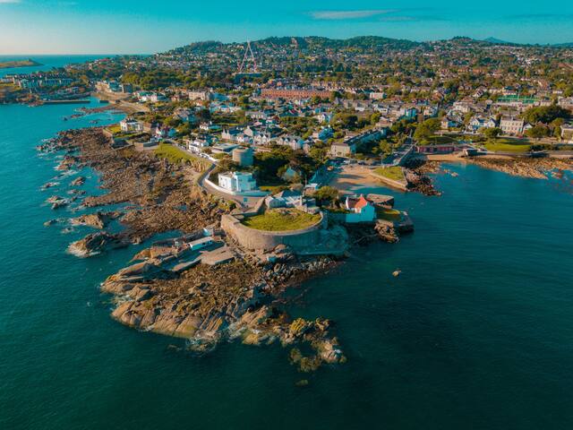 Stunning Remodeled Cottage in Dalkey Town