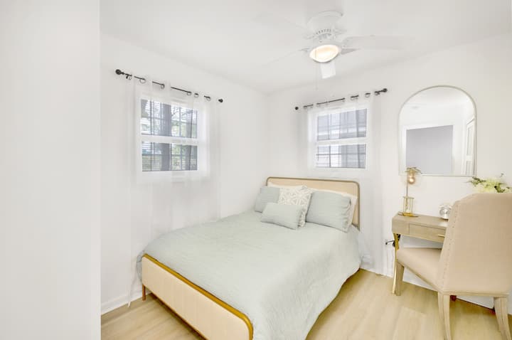 Experience the calming embrace of this bright and airy bedroom,where every detail is designed to soothe the senses. The crisp, clean lines and soft hues offer a tranquil haven, making it an ideal spot to unwind and find your inner peace #3BR #Sleeps6