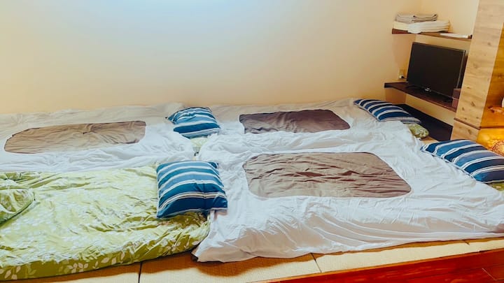 Futón entre alfombrillas de tatami (hasta 4 juegos)