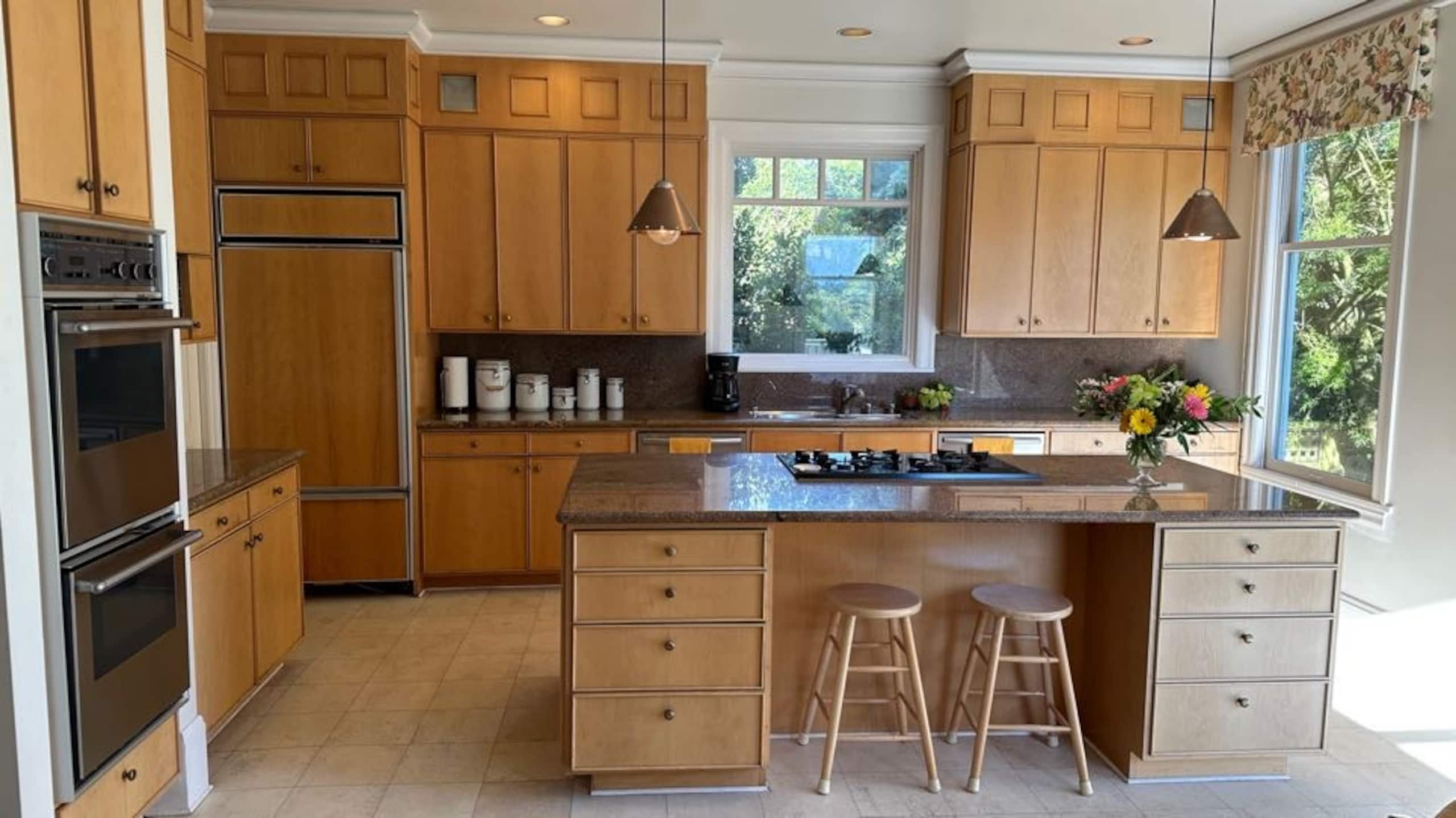 Home in San Francisco · ★4.95 · 4 bedrooms · 5 beds · 2.5 baths - Image 6
