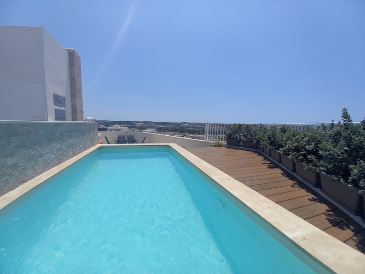 Luxury Penthouse w/private pool