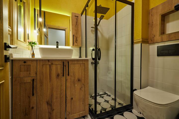 Central Şişli Gem: 8BR 4 Baths Garden, Metro 3 min gallery image 5