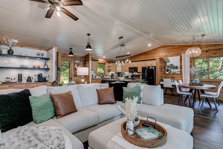 Relaxing Lakehouse Retreat near WI Dells