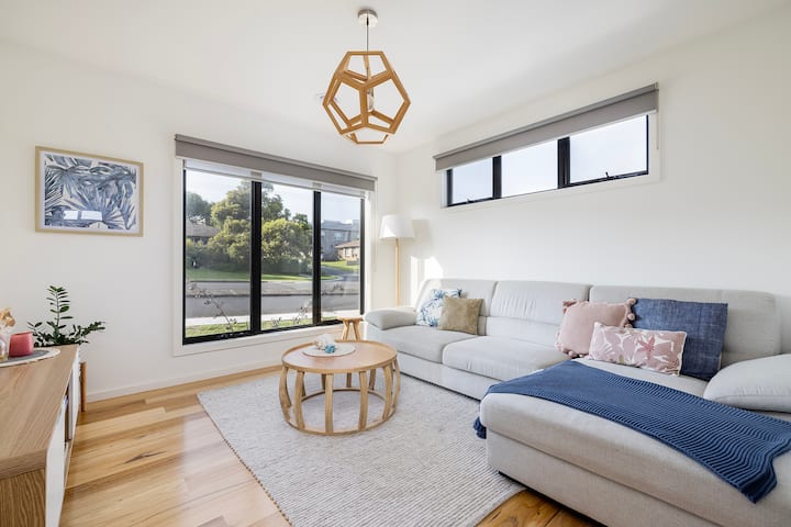 City Views On Williams. - Warrnambool