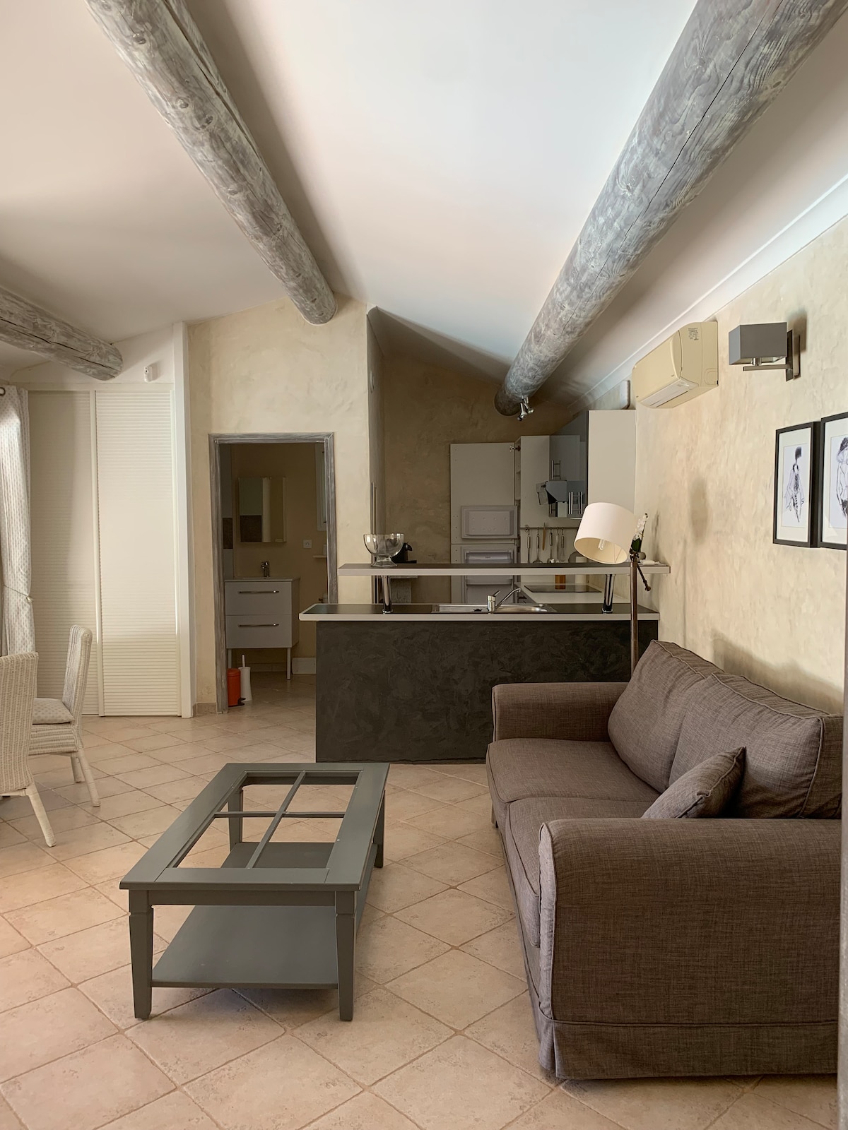 Popular Airbnb listing: The floral Mazet of Uzès in Uzès