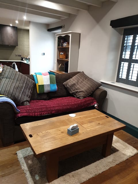 Top performing Airbnb: Penfold Cottage, entire home. in Richmond