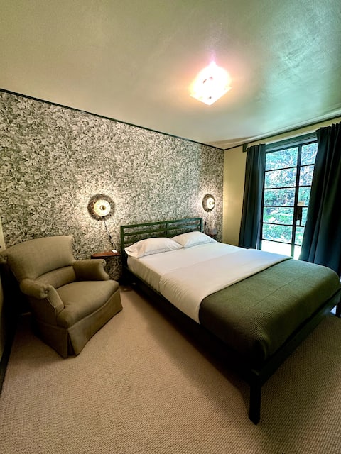 Nearaway - Midcentury Modern Cozy Cottage