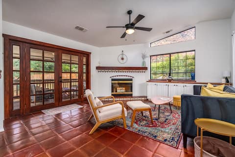 Successful Airbnb property: Crimson Horizon Retreat in Village Of Oak Creek (Big Park)